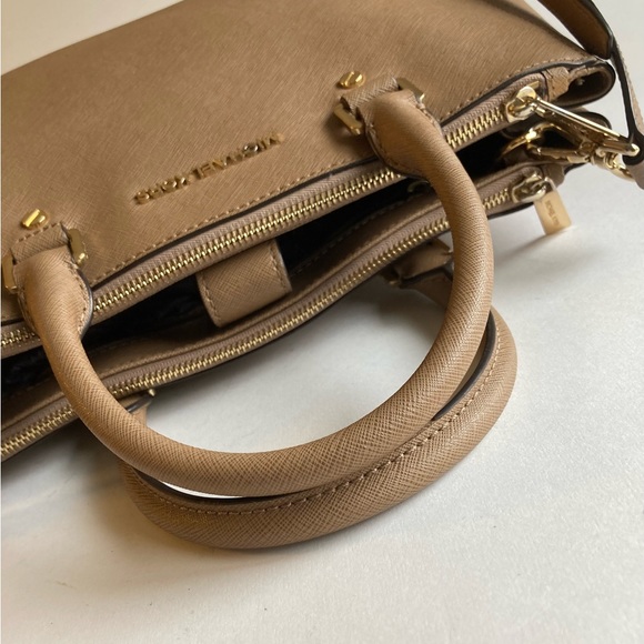 Michael Kors Cream Crossgrain Leather Tote - Picture 12 of 16